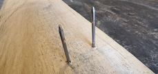 madera con clavos